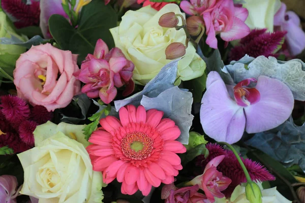 Arrangement Fleurs Mixtes Diverses Fleurs Différentes Couleurs Pastel Pour Mariage — Photo