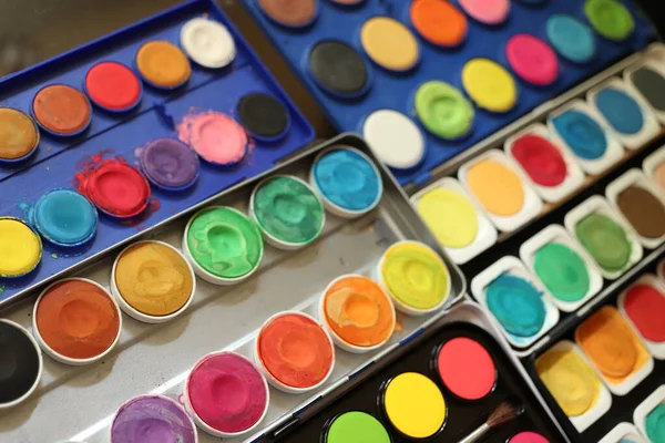 Diferentes Caixas Usadas Tinta Água Estúdio Artista — Fotografia de Stock
