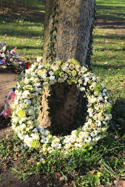 Sympathy Wreath Tree Various Sorts White Flowers — Stock Photo, Image