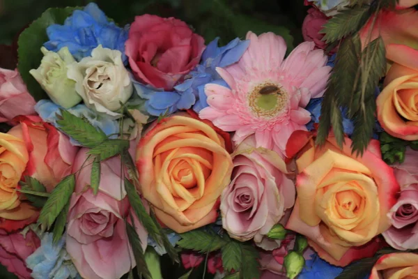 Arreglo Floral Nupcial Con Rosas Varios Colores Pastel — Foto de Stock