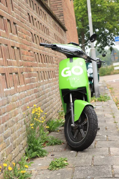 Haarlem Países Bajos Junio 2021 Alquiler Scooter Desde Servicio Alquiler —  Fotos de Stock