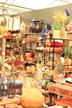 Cruquius, Hollanda - 31 Temmuz 2021: bir ev dekorasyon mağazasında perakende satış mağazası, ev aksesuarları.