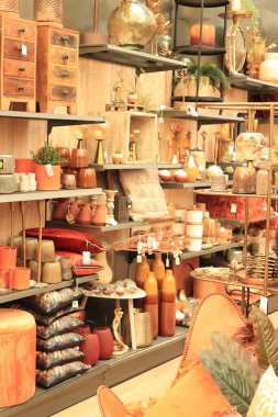 Cruquius, Hollanda - 31 Temmuz 2021: bir ev dekorasyon mağazasında perakende satış mağazası, ev aksesuarları.