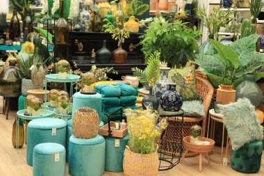 Cruquius, Hollanda - 31 Temmuz 2021: bir ev dekorasyon mağazasında perakende satış mağazası, ev aksesuarları.