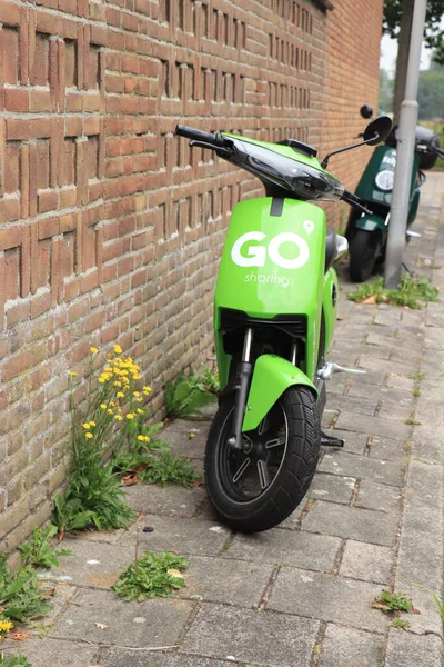 Харлем Нидерланды Июня 2021 Аренда Скутера Sharing App Based Scooter — стоковое фото