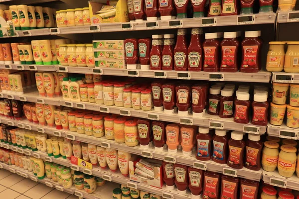 Bourbon Lancy Francia Settembre 2021 Vari Tipi Ketchup Senape Supermercato — Foto Stock