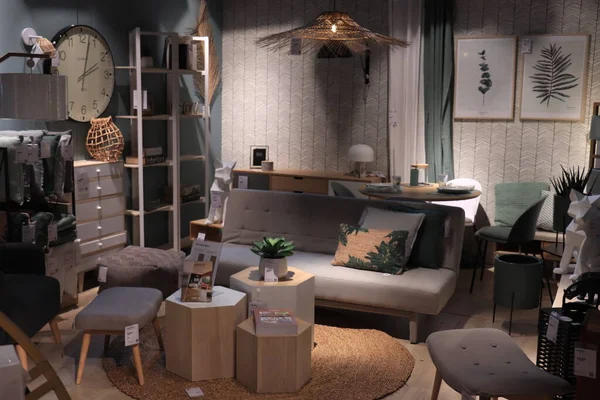 Moulins France September 2021 Maisons Monde Retail Display 인테리어 액세서리 — 스톡 사진