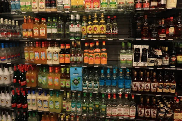 Moulins Frankrijk September 2021 Flessen Liquor Departement Van Supermarkt Leclerc — Stockfoto