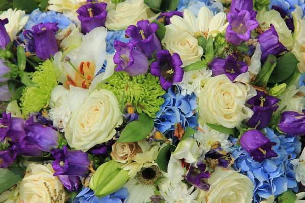 White and blue wedding bouquet — Stock Photo, Image