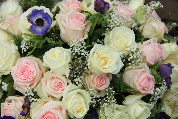 Ramo de boda rosa y blanco — Foto de Stock