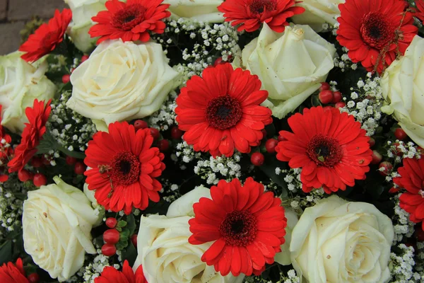 Bridal bouquet in red and white — Stock Photo, Image