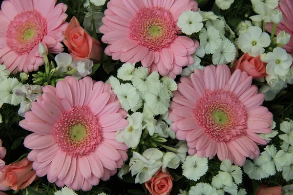 Gemischte rosa Brautblumen — Stockfoto