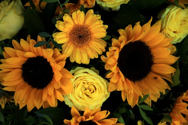 Yellow bridal arrangement — Stock Photo, Image