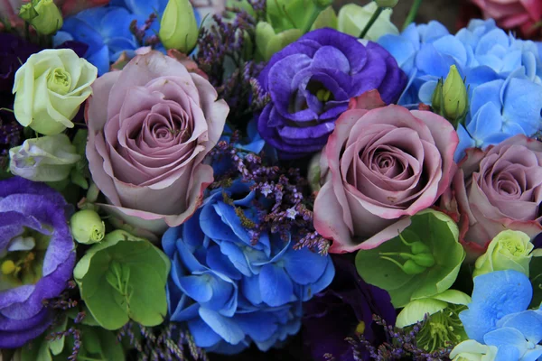 Bouquet nuptial bleu et violet — Photo