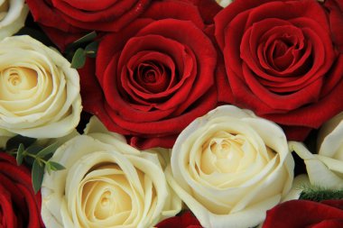 Kırmızı ve beyaz gül düğün düzenleme