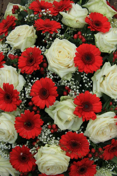 Bouquet de mariée en rouge et blanc — Photo