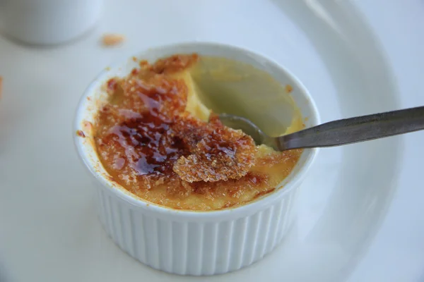Franske desserter: Creme brulee – stockfoto