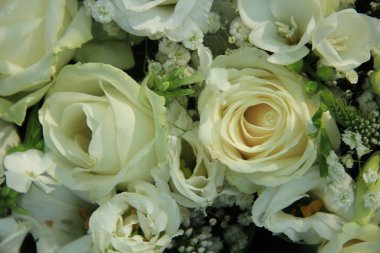 beyaz düğün çiçekleri