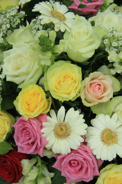 Flores do casamento amarelo, branco e rosa — Fotografia de Stock