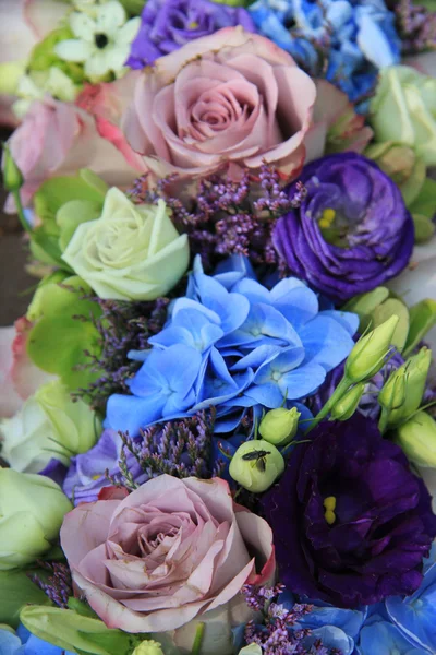 Blå och lila brudbukett — Stockfoto