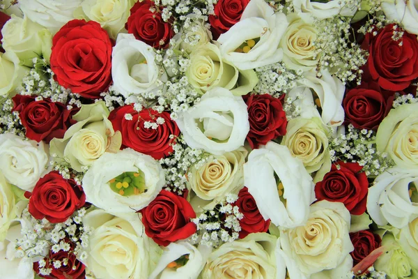 Red and white roses in a bridal bouquet — Stock Photo, Image