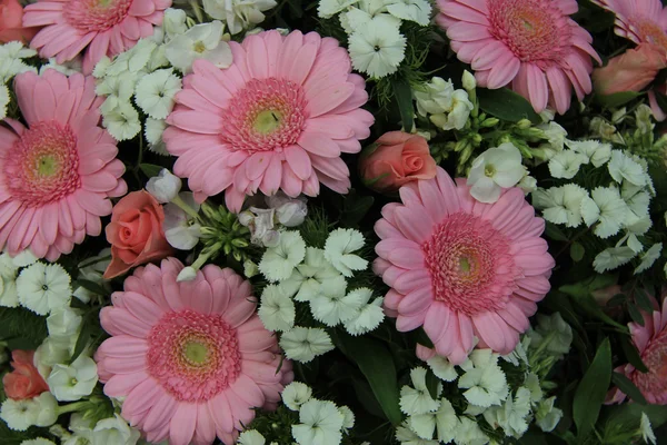 Mixed pink bridal flowers — Stock Photo, Image
