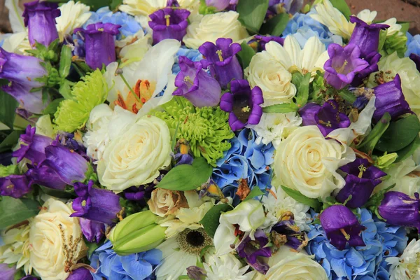 White and blue wedding bouquet — Stock Photo, Image