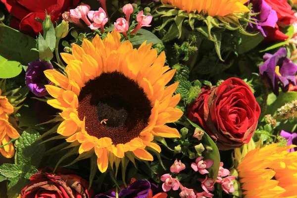 混合されたヒマワリの花束 — ストック写真