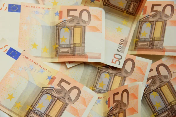 50 notas de euro numa pilha — Fotografia de Stock