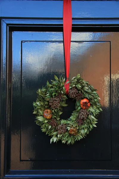 Classic christmas wreath with decorations on a door — ストック写真