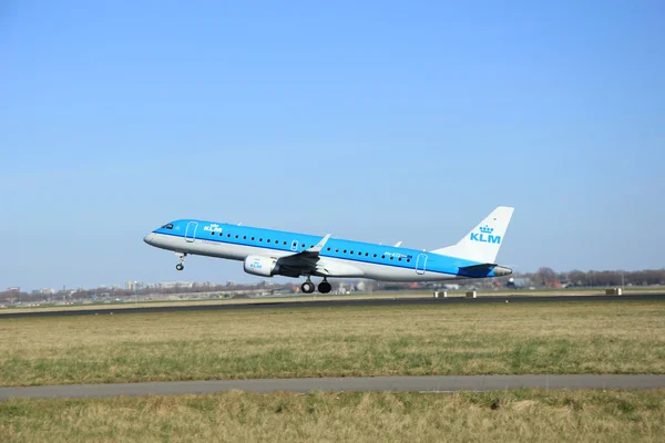 Marca, 22 2015, Amsterdam Schiphol Airport Ph-Ezz Klm Cityhopp — Zdjęcie stockowe