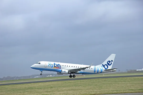 27 березня 2015 р., Амстердам аеропорту Схіпхол G-Fbjd Flybe Embra — стокове фото