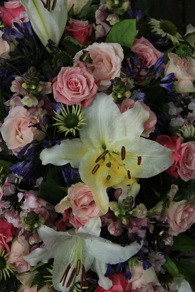 Tiger liliom esküvői elrendezése — Stock Fotó