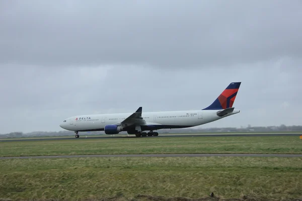 Mart, 27 2015, Amsterdam Schiphol Havaalanı'na N813nw, Delta hava L — Stok fotoğraf