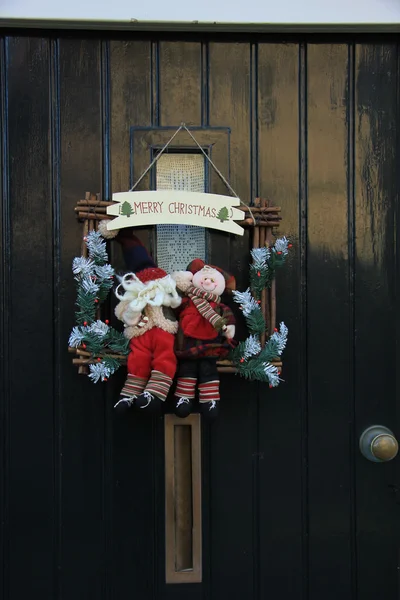正面玄関の上のメリー クリスマス装飾 — ストック写真