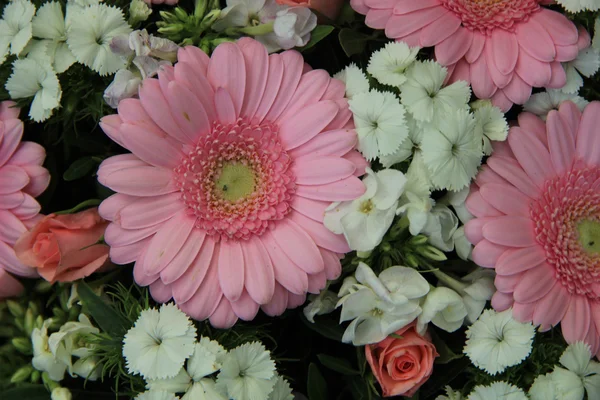 Flores nupciais cor-de-rosa — Fotografia de Stock