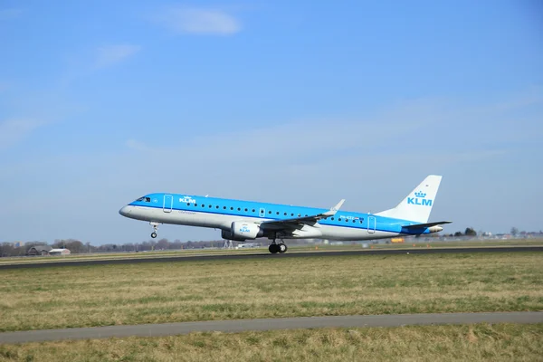 Marca, 22 2015, Amsterdam Schiphol Airport Ph-Ezz Klm Cityhopp — Zdjęcie stockowe