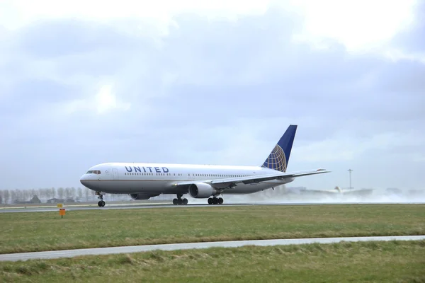 March, 27th 2015, Amsterdam Schiphol Airport N654UA United Airli — Stock Photo, Image