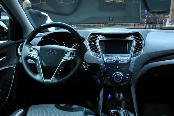 Amsterdam, Hollanda - 23 Nisan 2015: Hyundai Santa Fe da