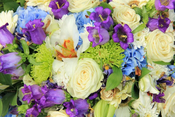 Ramo de boda blanco y azul — Foto de Stock