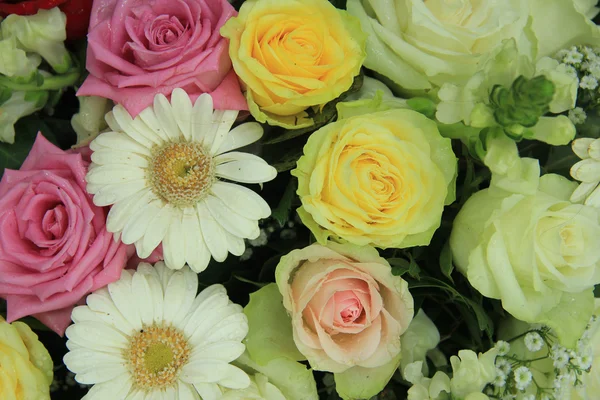노란색, 흰색, 핑크 웨딩 꽃 — 스톡 사진