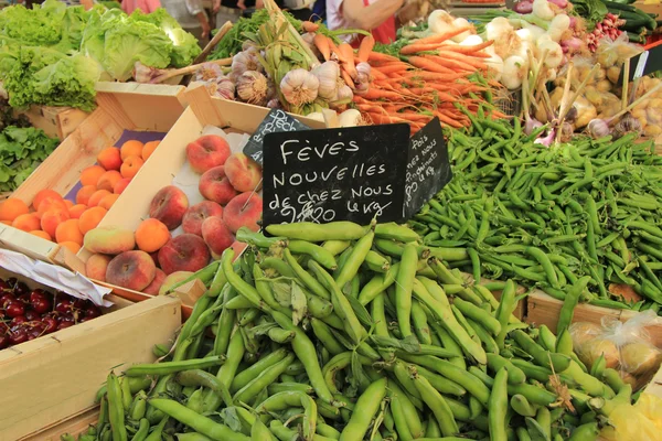 Fruit and vegetables at French market — Stock Photo, Image