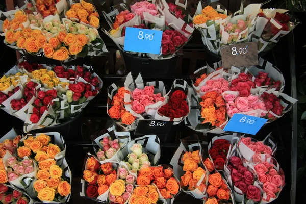 Růže kytice na trhu — Stock fotografie