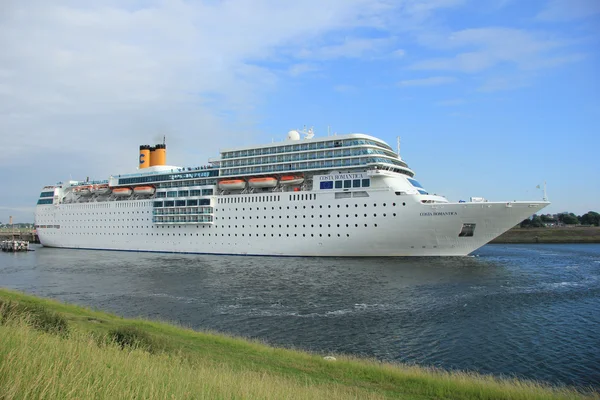 13de juni 2014. IJmuiden: Costa Neo Romantica op North Sea Cana — Stockfoto