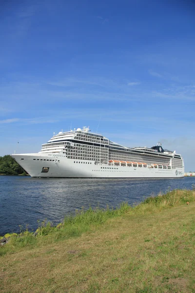 Velsen, the Netherlands, July 7th, 2014 : MSC Magnifica — Stock Photo, Image