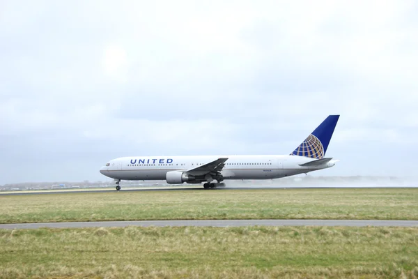 March, 27th 2015, Amsterdam Schiphol Airport N654UA United Airli — Stock Photo, Image