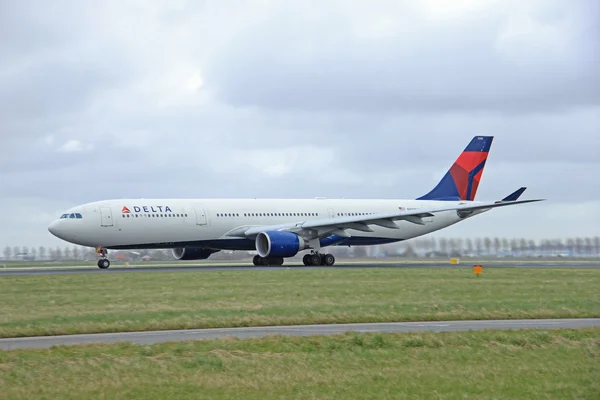 March, 27th 2015, Amsterdam Schiphol Airport N819NW Delta Air Li — Stock Photo, Image