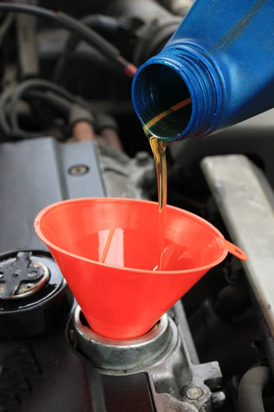 Oil refill — Stock Photo, Image