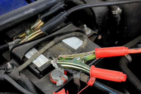 Ładowanie baterii samochodów — Zdjęcie stockowe