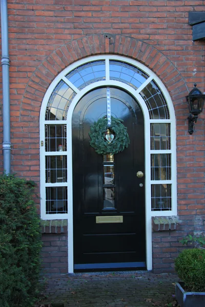 Front door with Christmas decorations — Stock Photo, Image